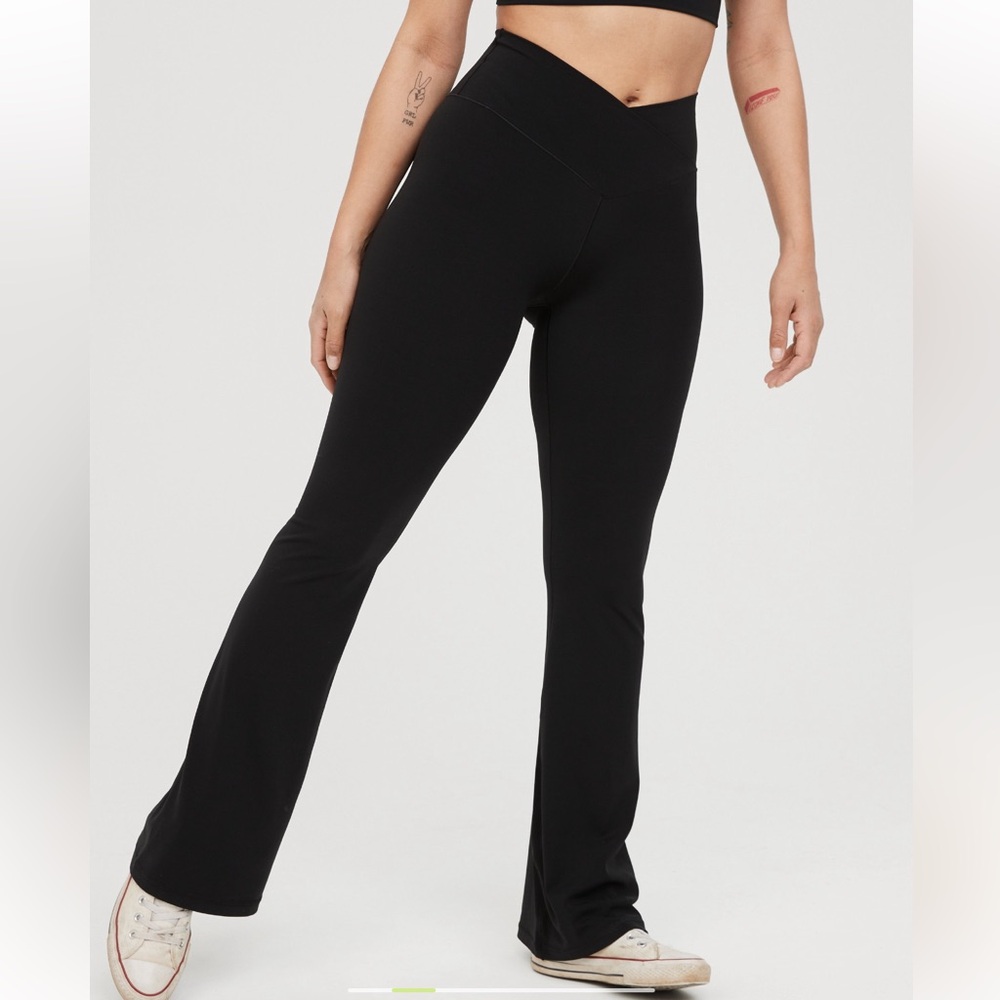 Aerie Real Me High Waisted Crossover Flare M Long Black